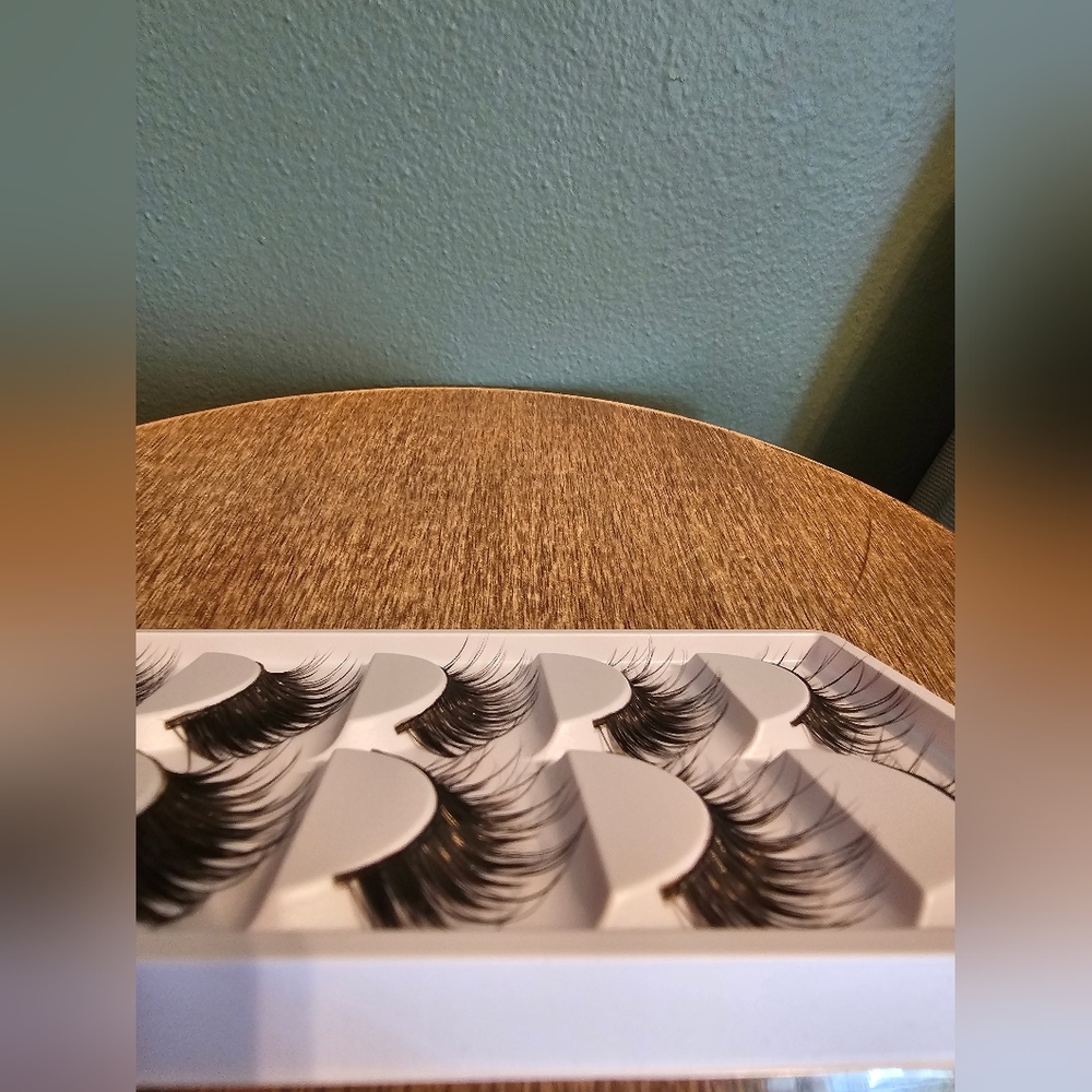 Lashes - Picture 2 of 2